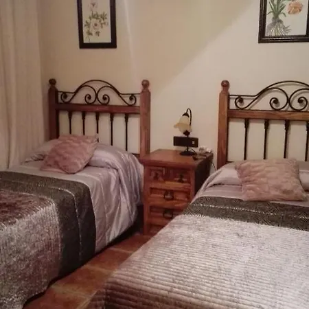 Cortijo Rural Gonzalez Lodge *